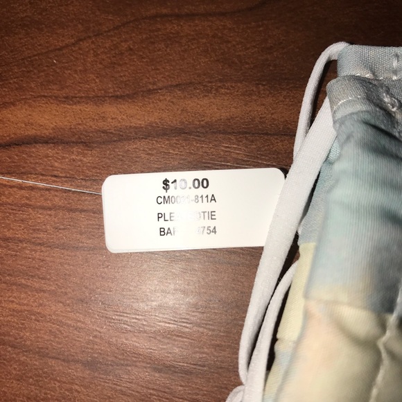 ❗️SOLD❗️2/$16 Francesca’s Face Mask Bundle - Picture 7 of 7